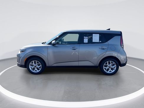 Used 2025 Kia Soul LX FWD image 5