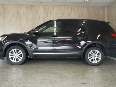 Used 2019 Ford Explorer XLT w/ Equipment Group 201A AWD/4WD image 5