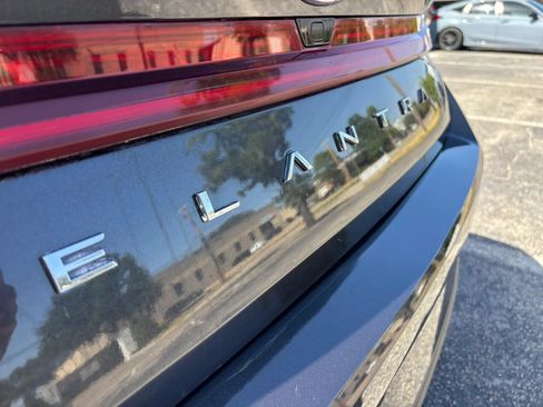 Used 2022 Hyundai Elantra SEL FWD image 12