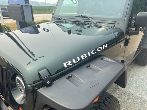 Used 2011 Jeep Wrangler Unlimited Rubicon w/ Connectivity Group AWD/4WD image 6