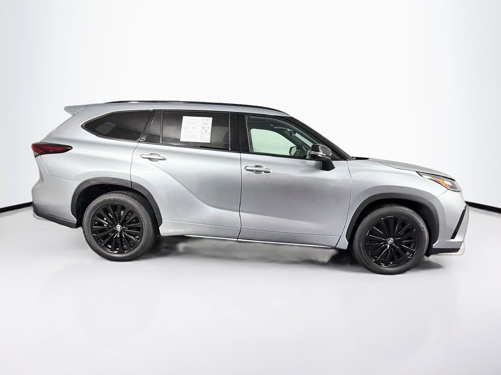 Used 2024 Toyota Highlander XSE AWD/4WD image 11
