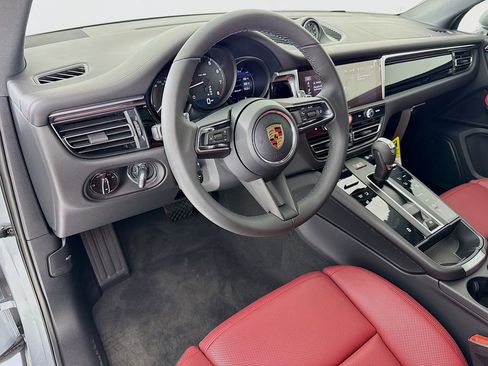 New 2026 Porsche Macan image 4