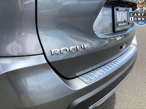 Used 2017 Nissan Rogue SV w/ SV Premium Package image 8