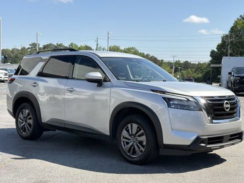 Used 2025 Nissan Pathfinder SV AWD/4WD image 8