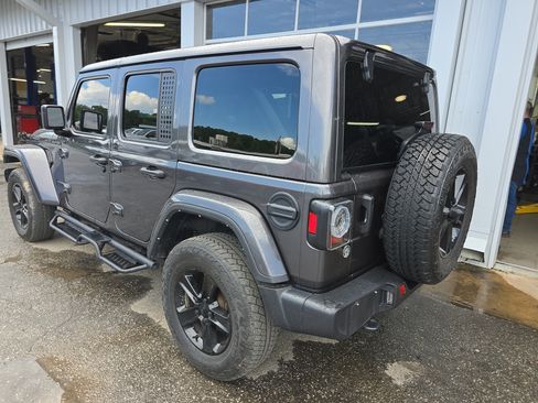 Used 2021 Jeep Wrangler Unlimited Sahara AWD/4WD image 3