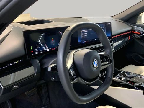 Certified 2024 BMW 530i xDrive w/ Premium Package AWD/4WD image 17