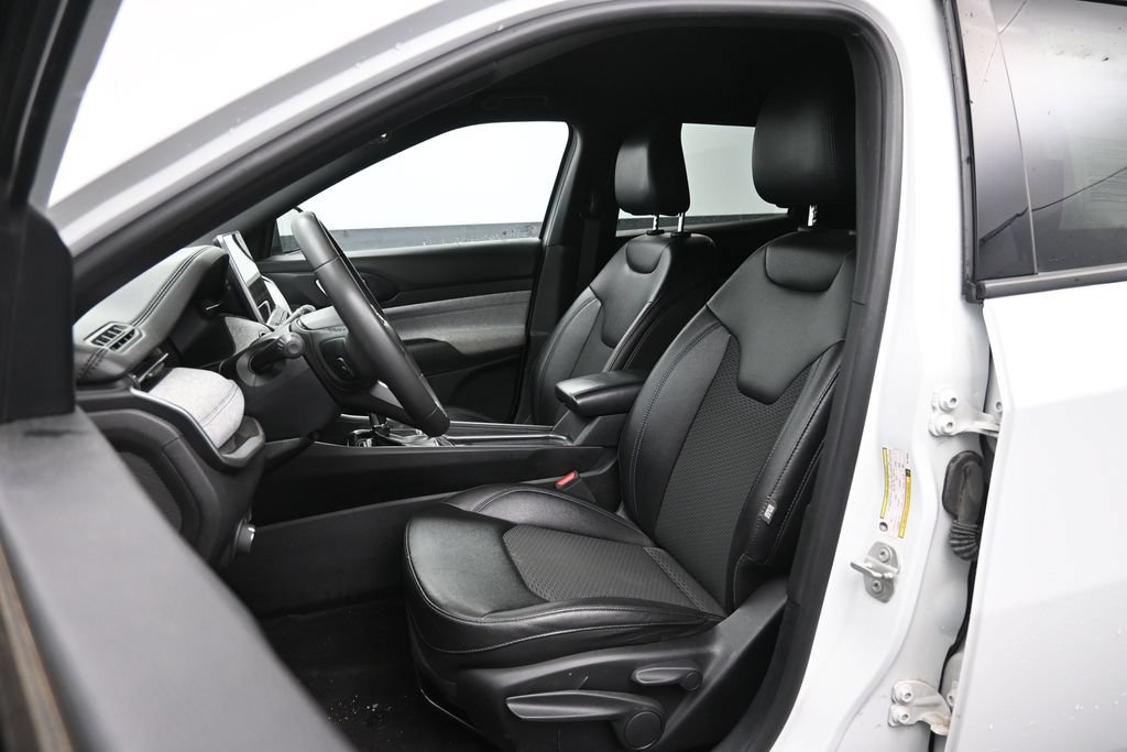 Used 2024 Jeep Compass Latitude AWD/4WD image 19