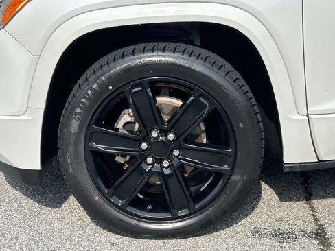 Used 2019 GMC Acadia Denali w/ Technology Package AWD/4WD image 9