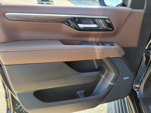 New 2026 Chevrolet Suburban High Country image 14