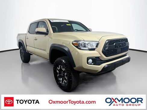Certified 2020 Toyota Tacoma TRD Off-Road AWD/4WD image 1