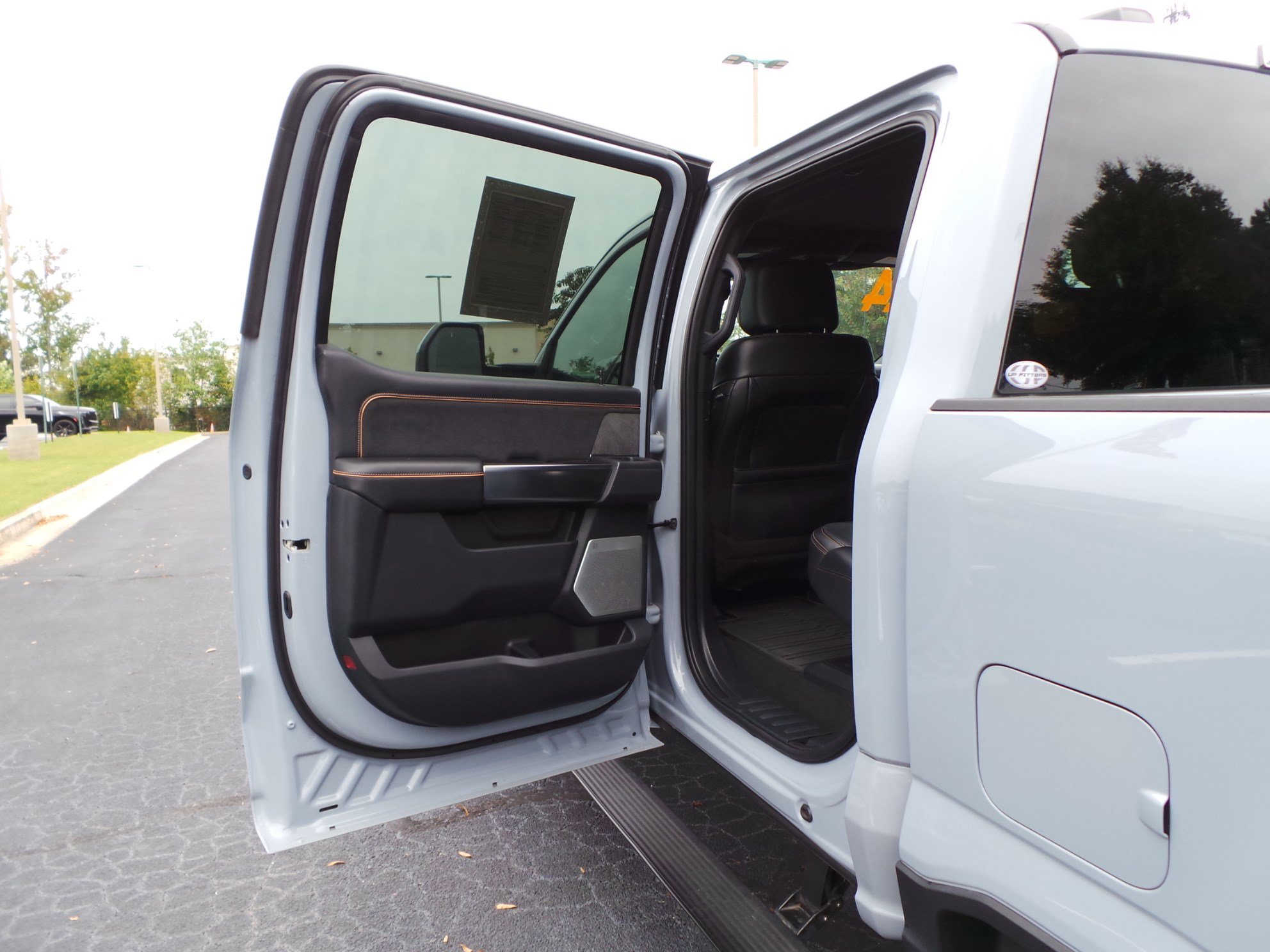 Used 2024 Ford F250 Platinum w/ FX4 Off-Road Package AWD/4WD image 39