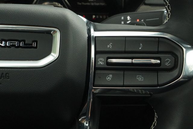 Used 2025 GMC Acadia Denali w/ Super Cruise Package FWD image 13