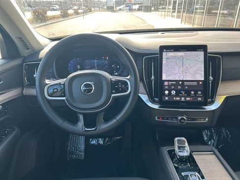 Certified 2025 Volvo XC90 B6 Plus image 18