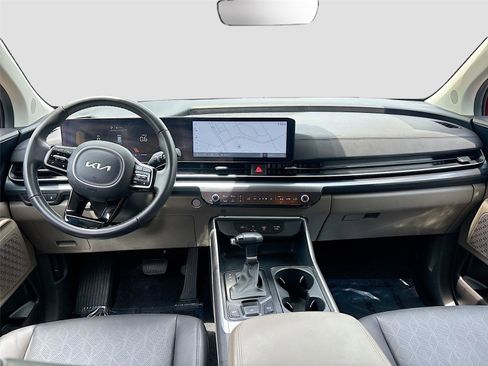 Used 2025 Kia Carnival FWD image 23