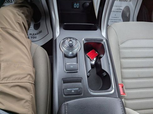 Used 2019 Ford Fusion SE image 18