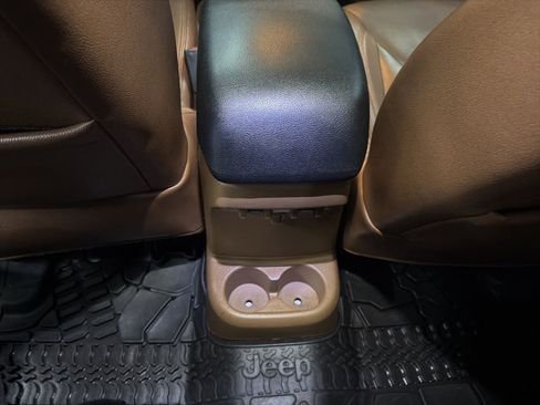 Used 2017 Jeep Wrangler Unlimited Sahara w/ Connectivity Group image 23