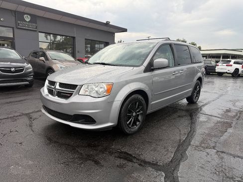Used 2014 Dodge Grand Caravan SXT FWD image 2