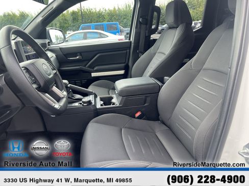 Used 2024 Toyota Tacoma TRD Off-Road image 15