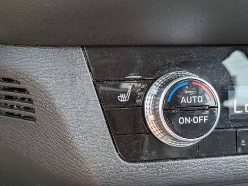 Used 2024 Mitsubishi Outlander SE AWD/4WD image 24
