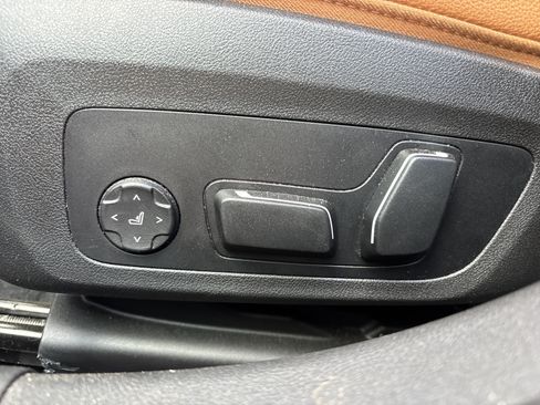 Certified 2025 BMW 330i Sedan RWD image 38