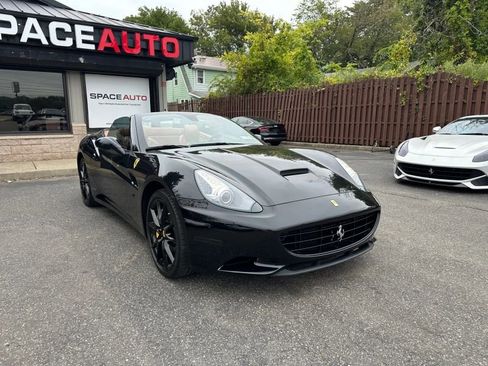 Used 2013 Ferrari California image 34