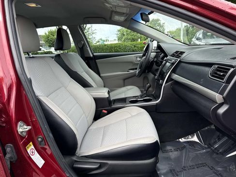 Used 2017 Toyota Camry SE FWD image 19