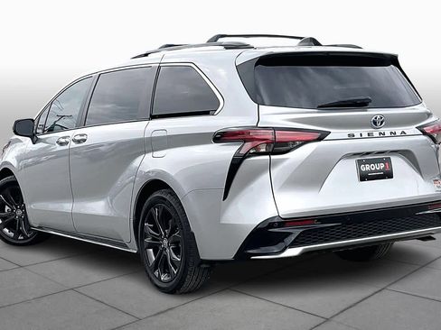 Used 2023 Toyota Sienna XSE image 11