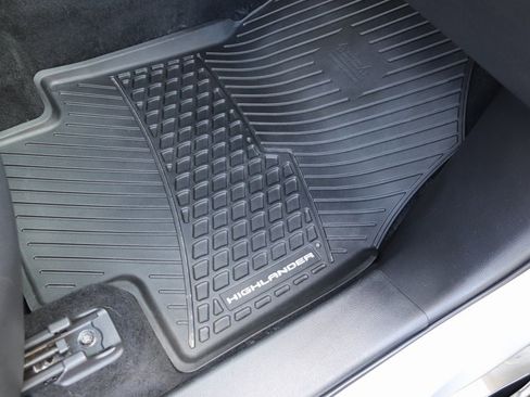 Used 2022 Toyota Highlander XSE image 9