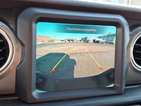 Used 2023 Jeep Gladiator Overland image 17