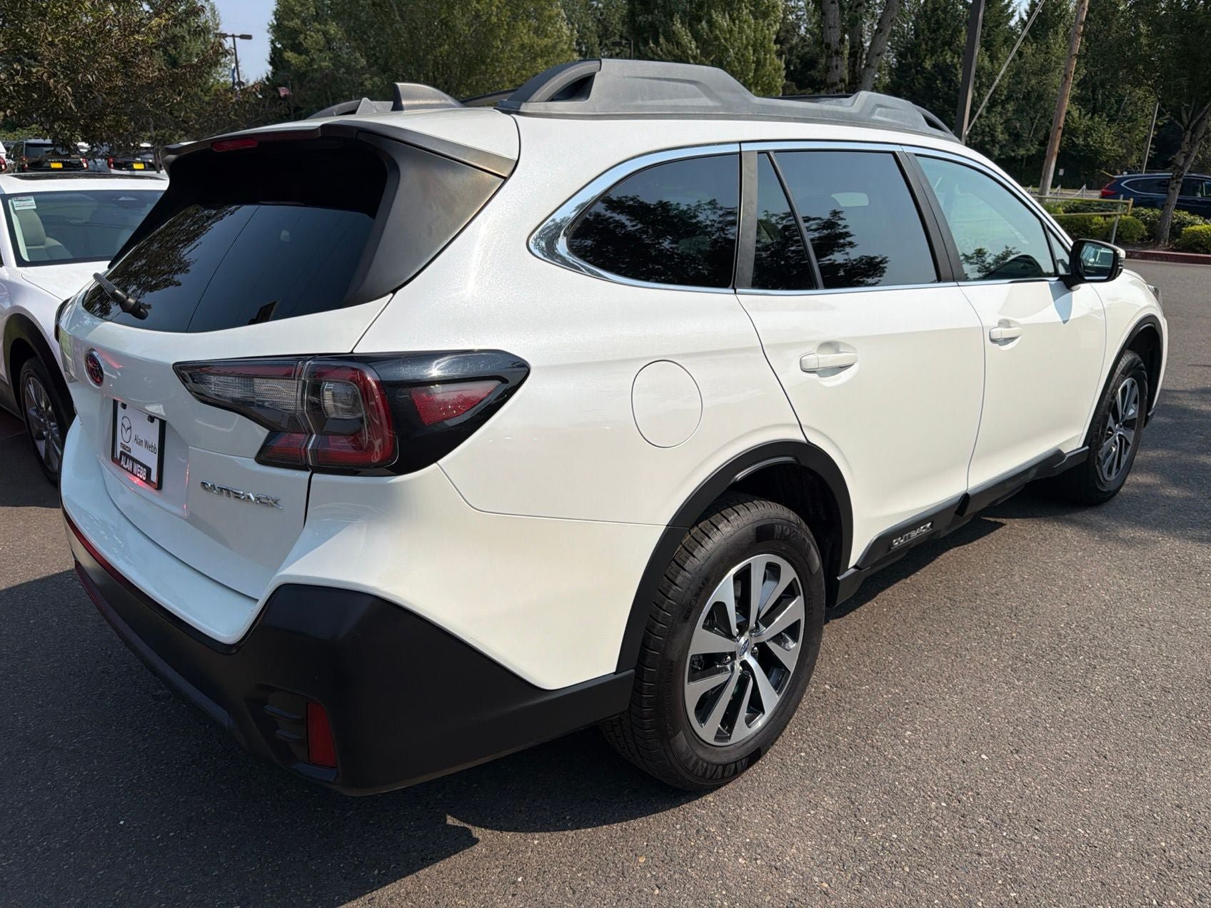 Used 2022 Subaru Outback Premium AWD/4WD image 3