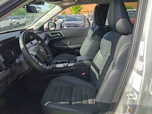 Used 2025 Mitsubishi Outlander SE AWD/4WD image 23