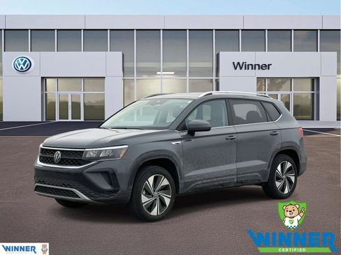 Used 2024 Volkswagen Taos SE w/ Panoramic Sunroof Package image 1