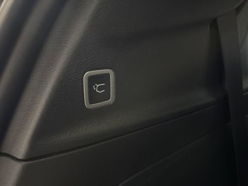 New 2026 Chrysler Pacifica Limited w/ Uconnect Theater Family Group image 31