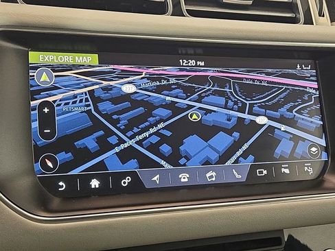 Used 2017 Land Rover Range Rover HSE image 18