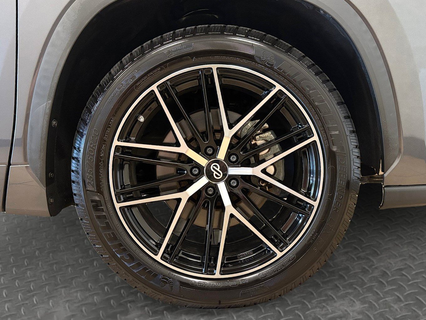 Used 2021 Toyota Highlander XLE FWD image 40