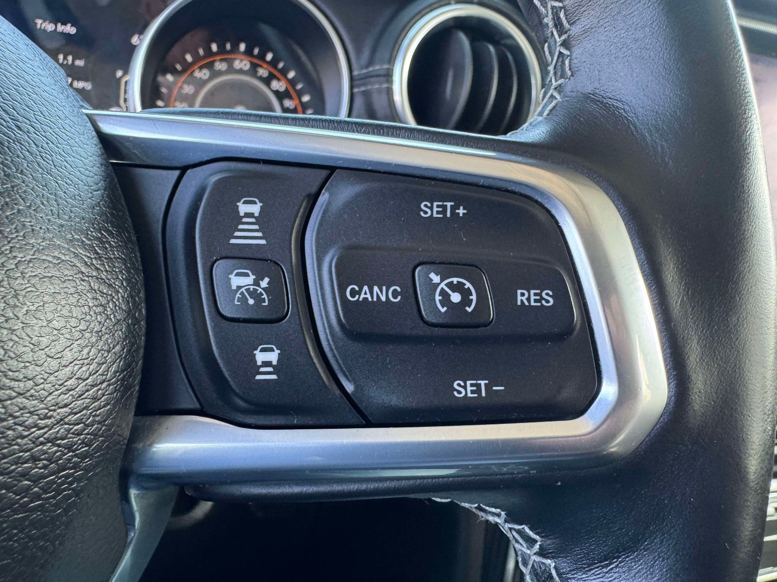 Used 2021 Jeep Wrangler Unlimited Sahara w/ Dual Top Group AWD/4WD image 33