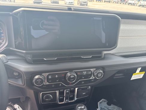 New 2026 Jeep Wrangler Sahara w/ Technology Group AWD/4WD image 8