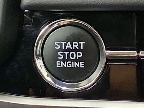 Used 2024 Mitsubishi Outlander SE image 27