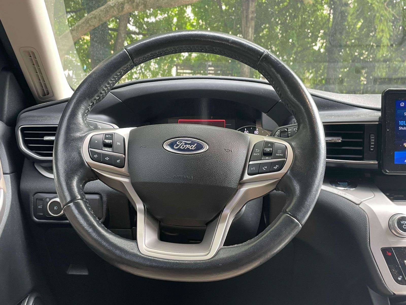 Used 2022 Ford Explorer XLT w/ Equipment Group 202A AWD/4WD image 14