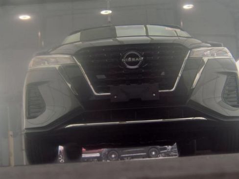 Used 2024 Nissan Kicks S FWD image 3