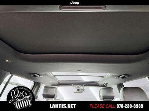 Used 2022 Jeep Wagoneer Series III w/ Premium Group I image 18