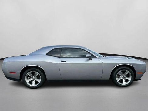Used 2016 Dodge Challenger SXT image 27