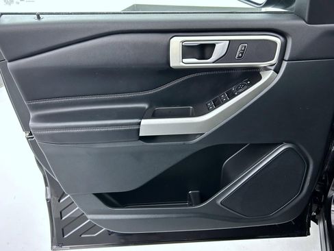 Used 2023 Ford Explorer XLT w/ Equipment Group 202A AWD/4WD image 9