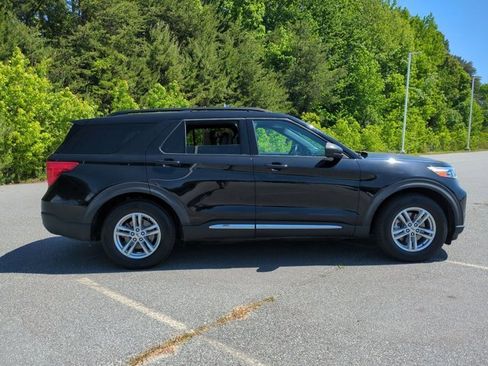 Certified 2020 Ford Explorer XLT w/ Equipment Group 202A RWD image 4
