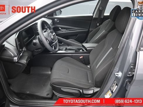 Used 2025 Hyundai Elantra SE FWD image 9