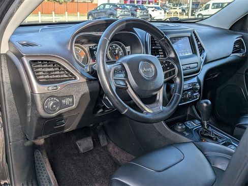 Used 2019 Jeep Cherokee Latitude Plus w/ Cold Weather Group image 10