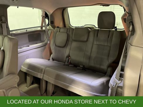 Used 2016 Chrysler Town & Country Touring w/ Driver Convenience Group FWD image 25