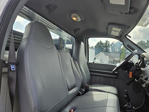 Used 2011 Ford F750 2WD Regular Cab Super Duty image 31