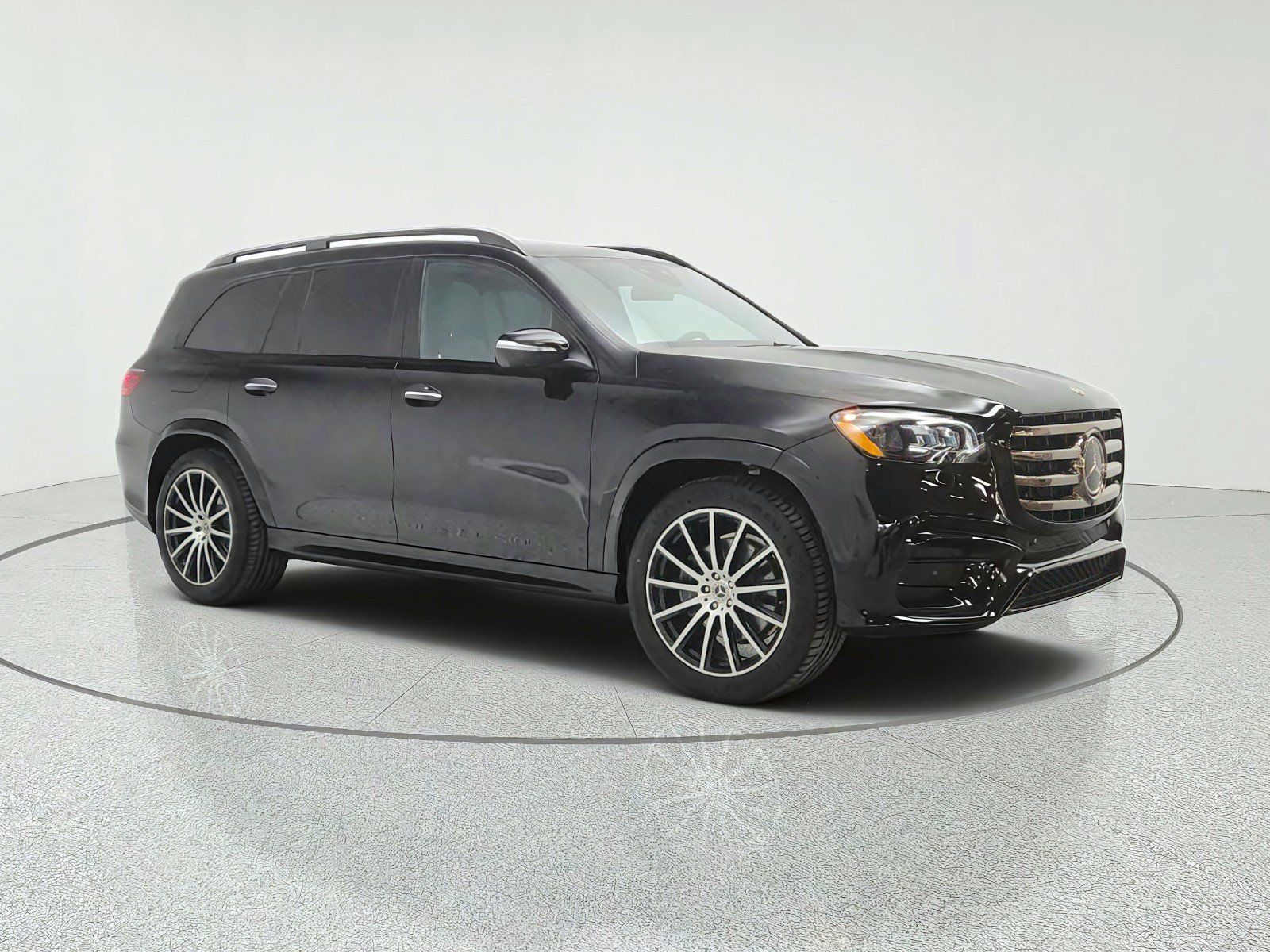 Used 2025 Mercedes-Benz GLS 450 4MATIC image 3