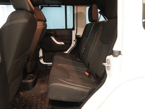 Used 2016 Jeep Wrangler Unlimited Sahara w/ Connectivity Group AWD/4WD image 25